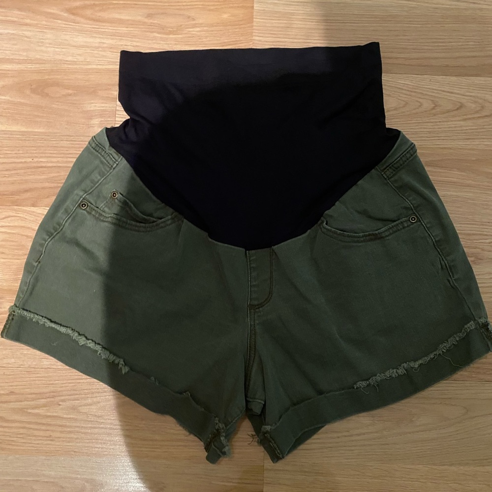Maternity shorts